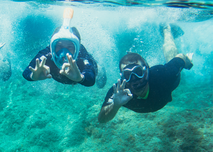 durant el kayak i snorkel a la costa brava